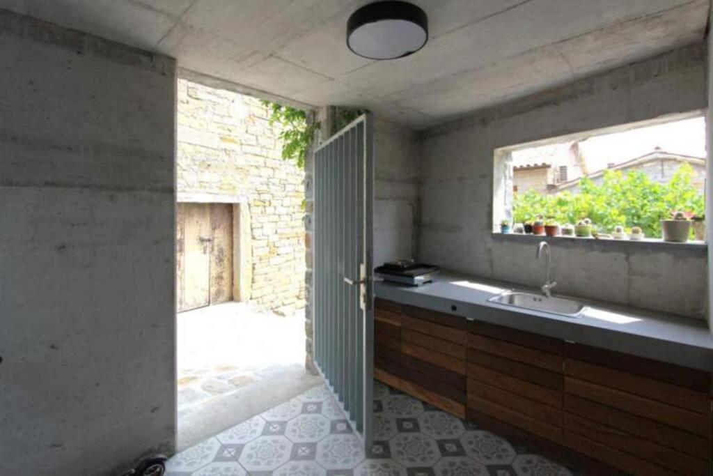 Вилла Contemporary House Padna Сечовле Экстерьер фото