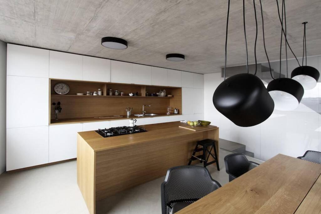 Вилла Contemporary House Padna Сечовле Экстерьер фото